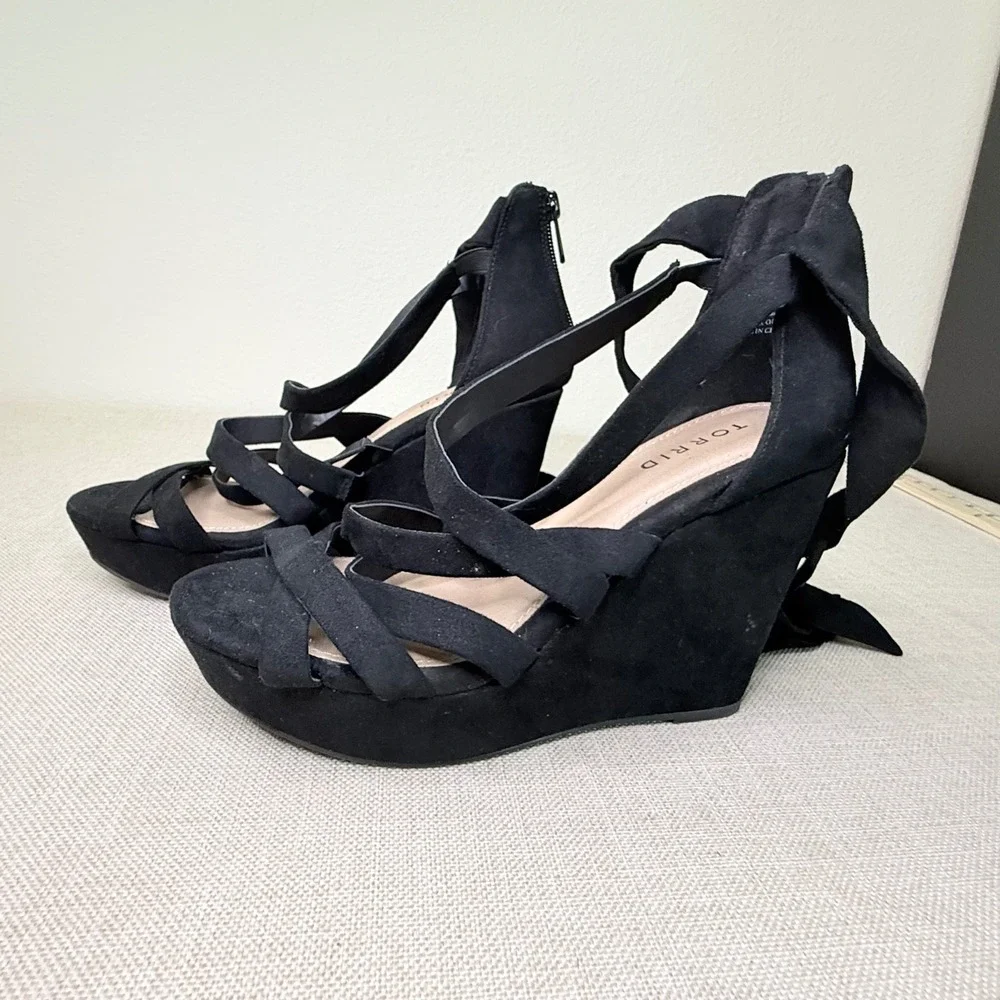 Torrid Black Faux Suede Strappy‎ Wedge Sandals Tie Back Ankle Zip Platform Heels